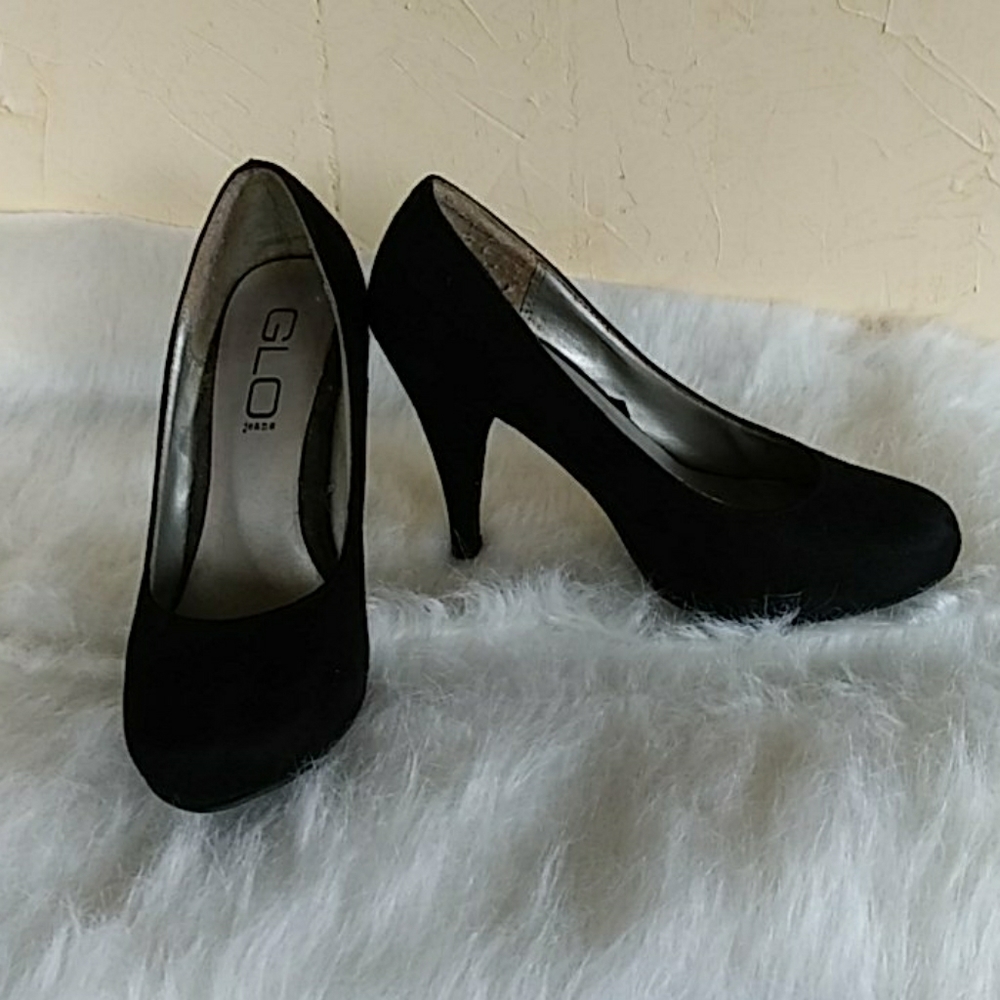 Wardrobe staple black heels